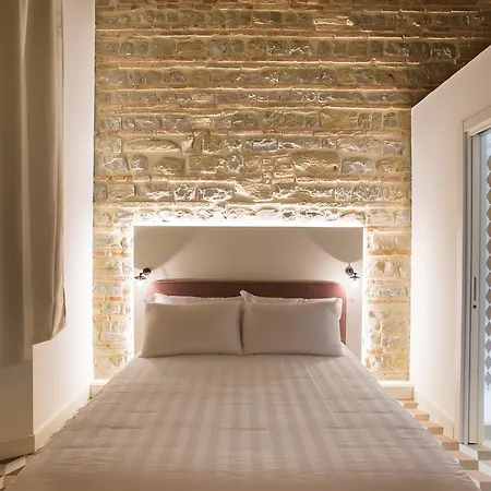 Al Foro Annonario לינה וארוחת בוקר