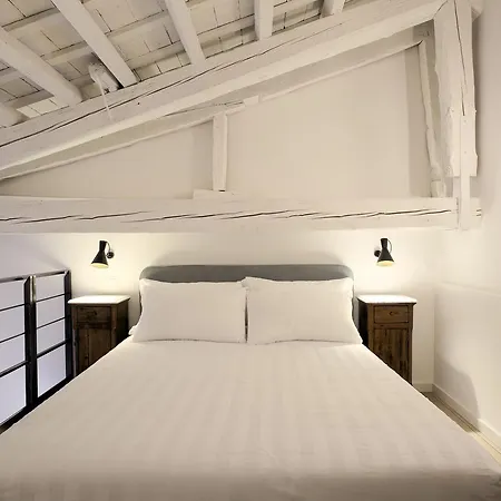 לינה וארוחת בוקר Al Foro Annonario 4*